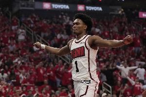 杜兰特：申京和阿门特别默契 总能保持同频！