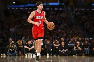 投射有谱!谢泼德赛季至今三分球27中12  命中率44.4%