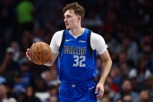 皮尔斯:打控卫能让弗拉格离开舒适区 KG新秀赛季也曾打3号位