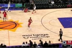 离谱！比尔运球直接运脚上被抢断 反抢赔上一次犯规