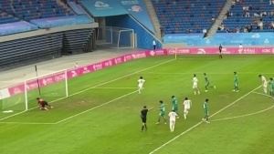 一支穿云箭!19岁李新翔第95分钟推进后远射破门,助上海绝杀新疆