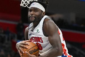 明天活塞客战76人 斯图尔特因脚踝扭伤小概率出战 托哈缺阵